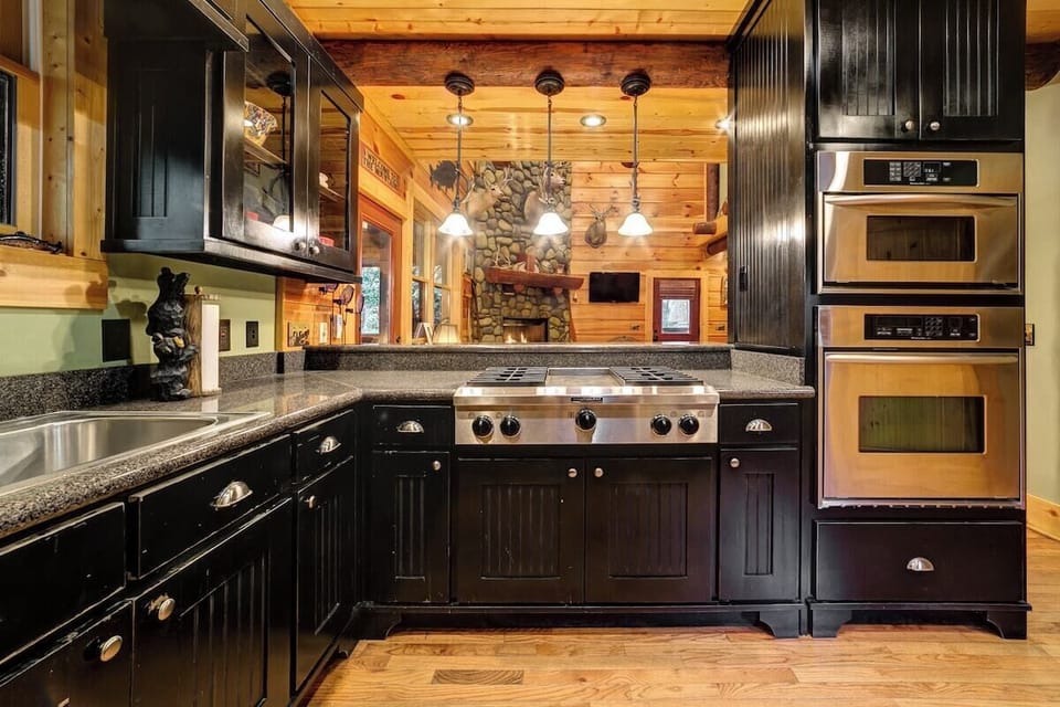 Fully Equipped Kitchen with Granite Countertops & Stainless Steel Appliances