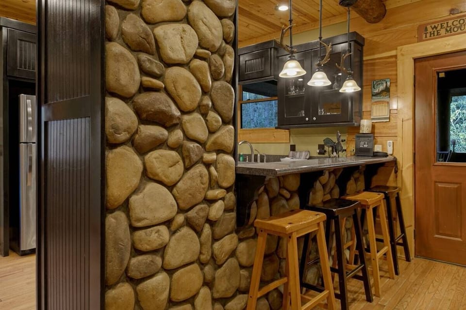 Fully Equipped Kitchen with Granite Countertops & Stainless Steel Appliances