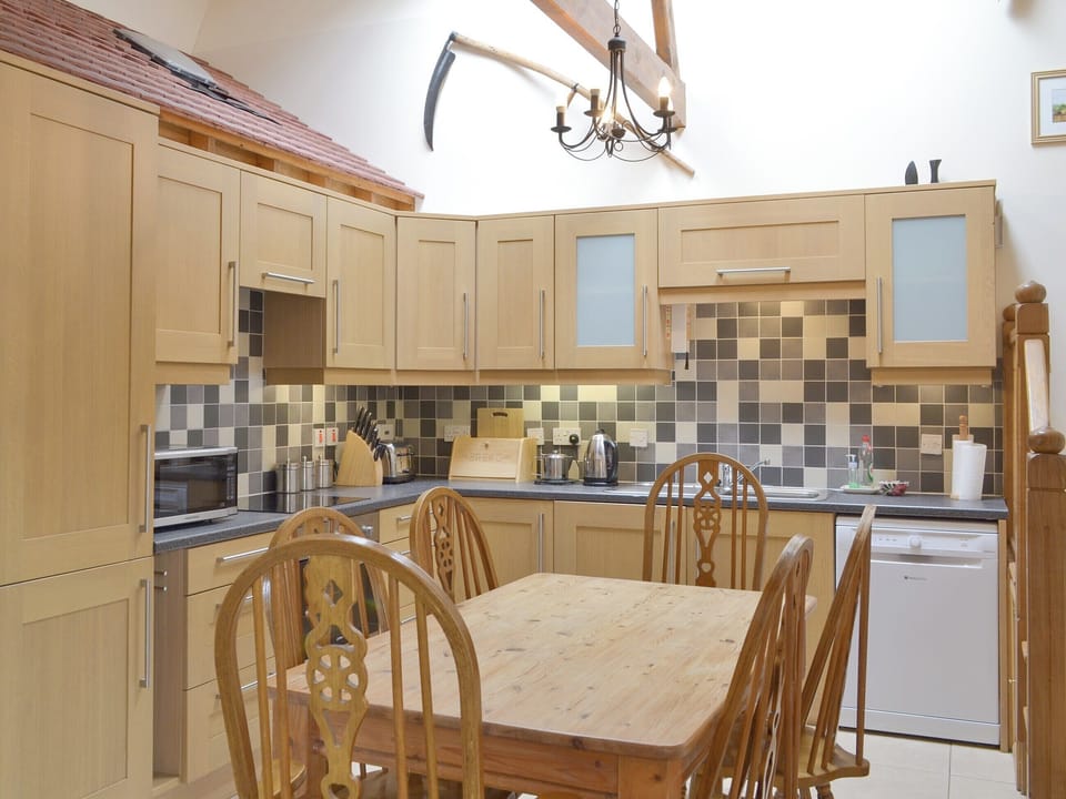 Well-equipped fitted kitchen with dining area | Orchard View Barn - Little Clyst William Farm Cottages, Plymtree, near Cullompton