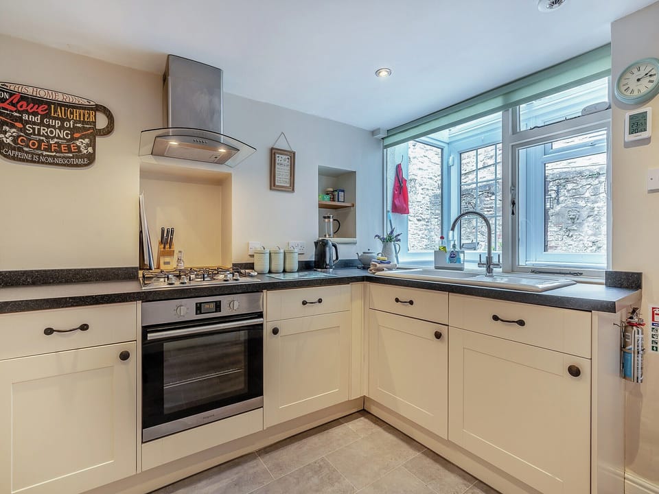 Fully equipped kitchen | Four Seasons, Pickering