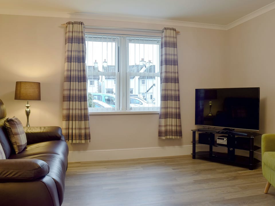 Living room/dining room | James&rsquo; Retreat (Was 12 Elm Court) - Greta Grove Apartments, Keswick