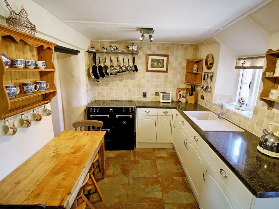 Well equipped kitchen with range cooker | Oddwell Cottage, Brompton Ralph, near Wiveliscombe