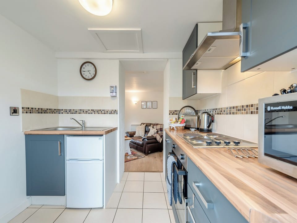 Kitchen | The Lodge - Maesydderwen Holiday Cottages, Llandeilo