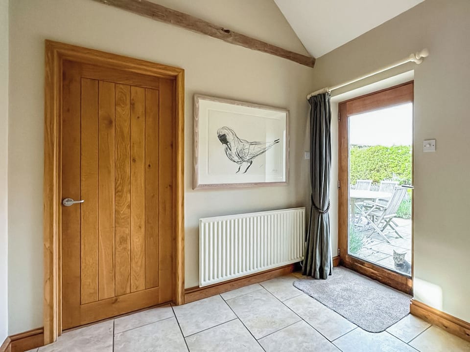 Entrance hall with coat hanging | Barn Owl Cottage - Valley Farm Cottages, Sudbourne, near Orford