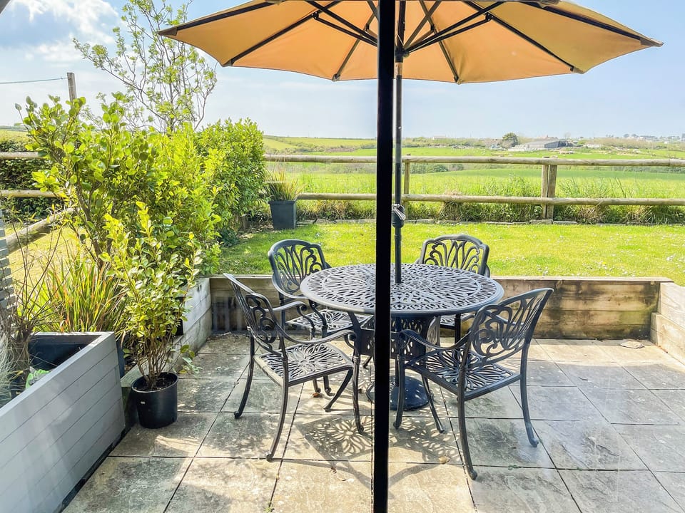 Sitting-out-area | Harvest Cottage, Padstow