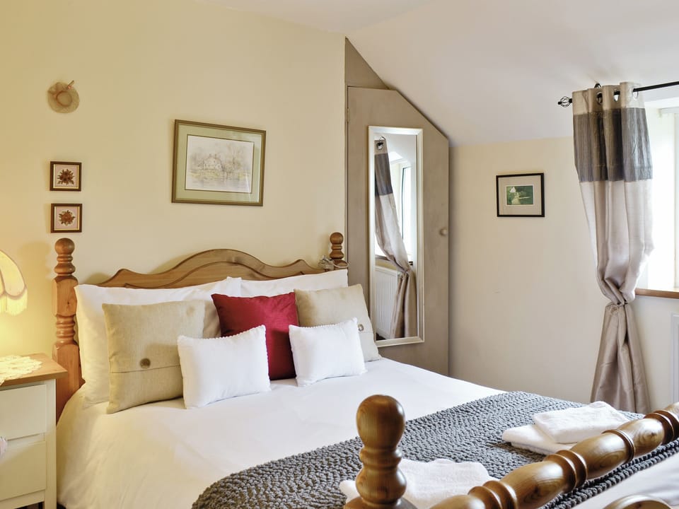 Double bedroom | The Old Mill, Shillingford, nr. Bampton