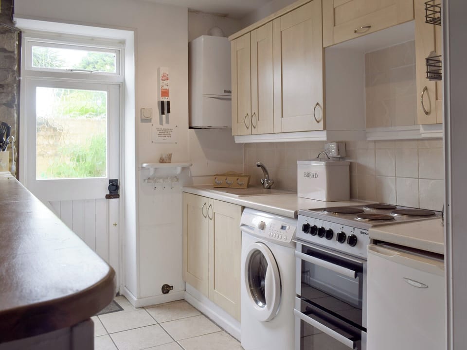 Well-equipped kitchen | Herston Rise, Swanage