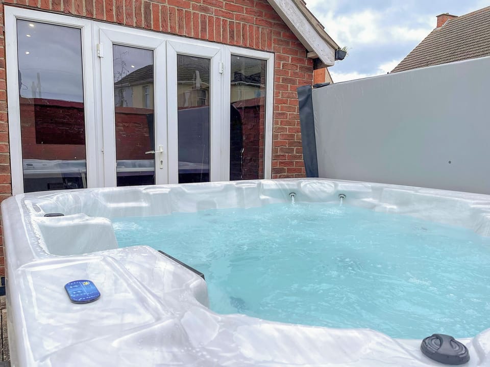 Hot tub | Twenty, Sutton-on-Sea, Mablethorpe