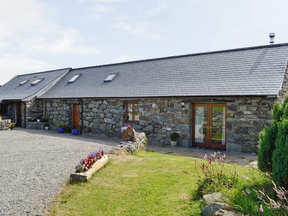 Exterior | Beudy Hen and Ysgubor - Ysgubor, Harlech