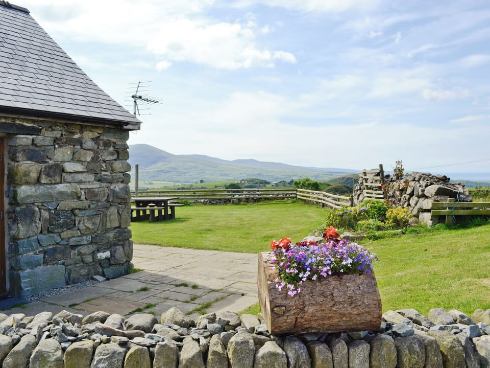 Exterior | Beudy Hen and Ysgubor - Ysgubor, Harlech