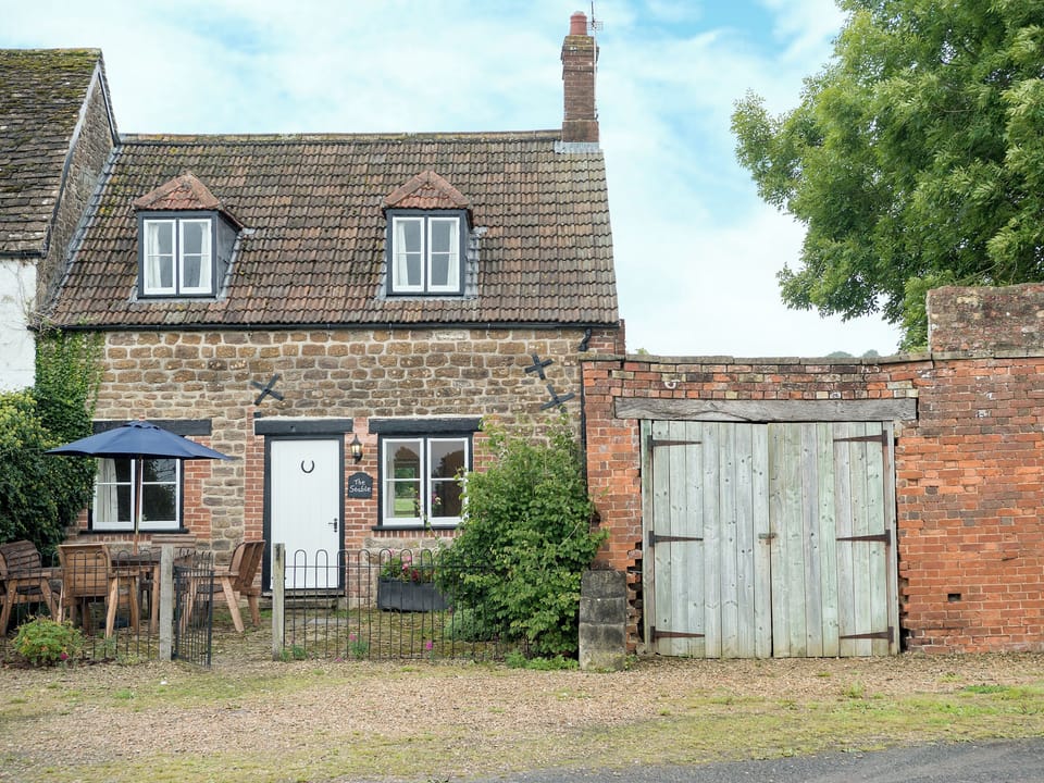 Characterful holiday home | The Stable, Foxham, near Chippenham
