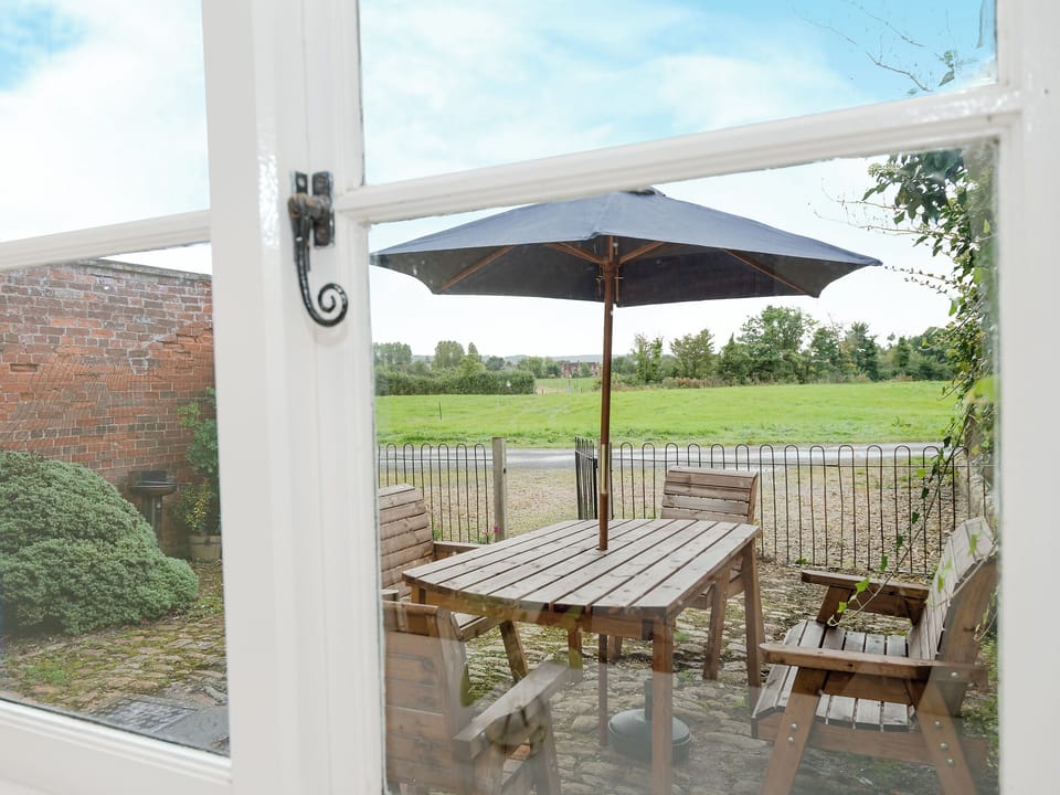 Sitting-out-area | The Stable, Foxham, near Chippenham