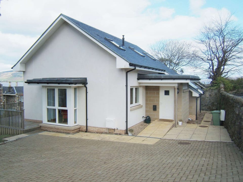 The property benefits from an elevated position and ample parking | Bruichladdich, Rothesay, Isle of Bute