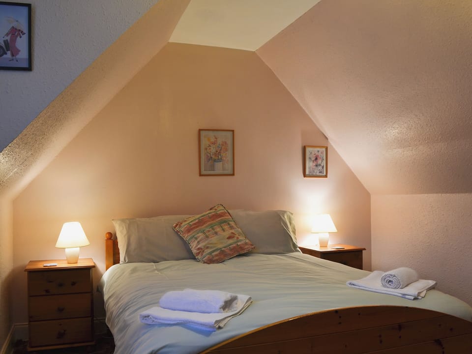Double bedroom | Bakehouse Cottage - Kirkmichael Village Cottages, Kirkmichael, near Pitlochry