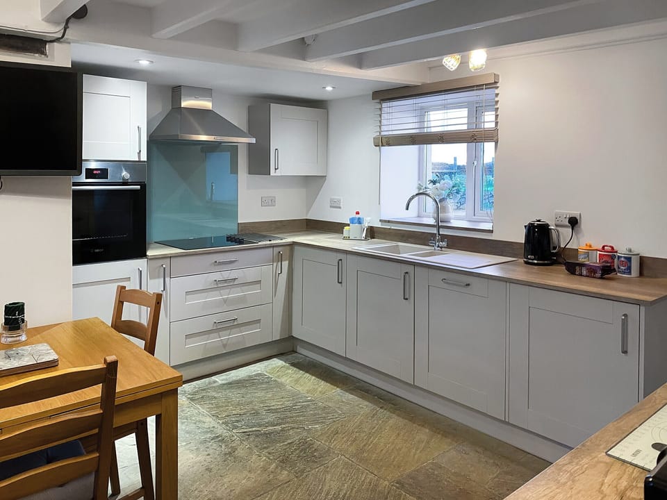 Kitchen/diner | Cyll y Felin Fawr 1 - Cyll y Felin Fawr, Aberdaron