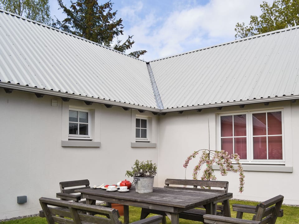 Sitting-out-area | Ben Hennie, near Comrie and Crieff