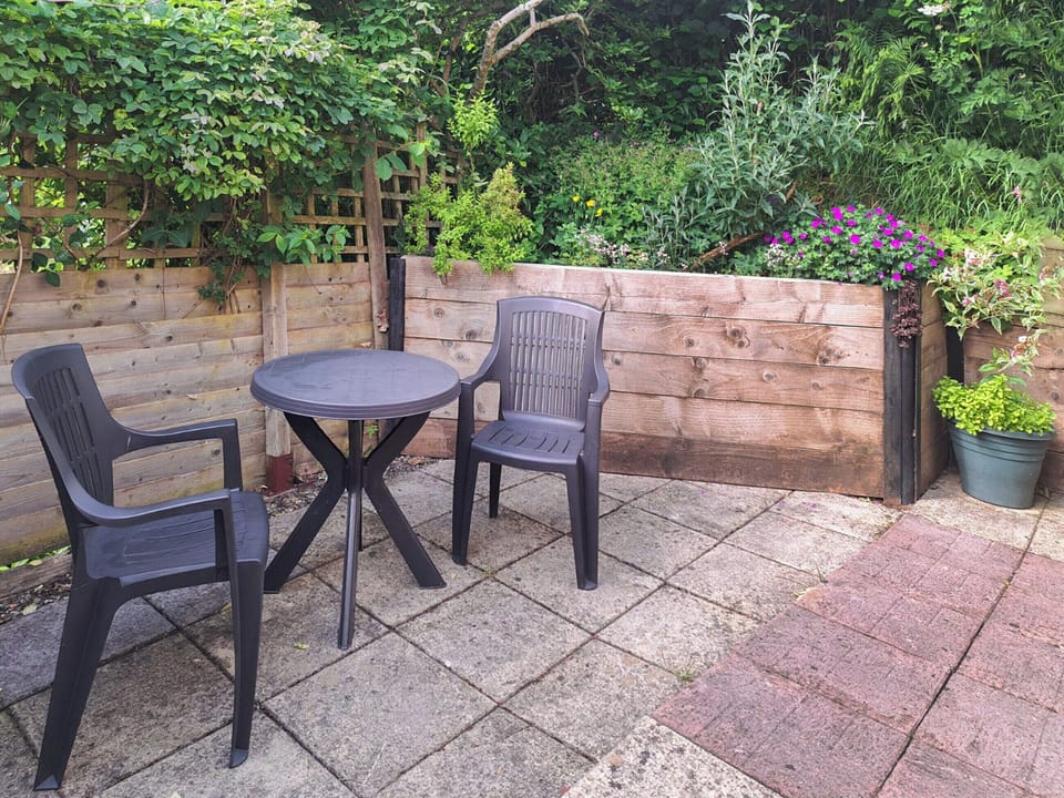 Sitting-out-area | The Garden Lodge, Llanfair Waterdine, nr. Knighton