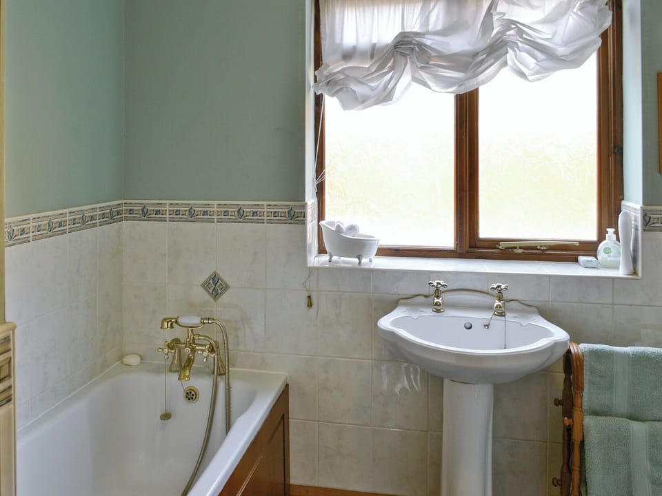 Bathroom | Ye Olde Smithy, Kennythorpe near Malton