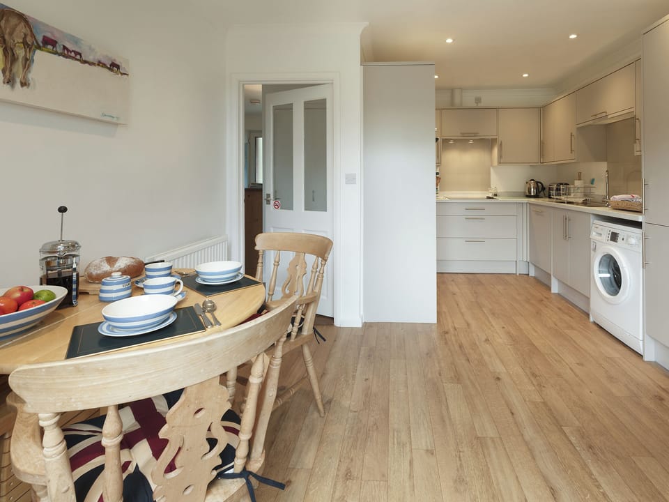Well-equipped kitchen with dining area | Covert Cottage, Diss