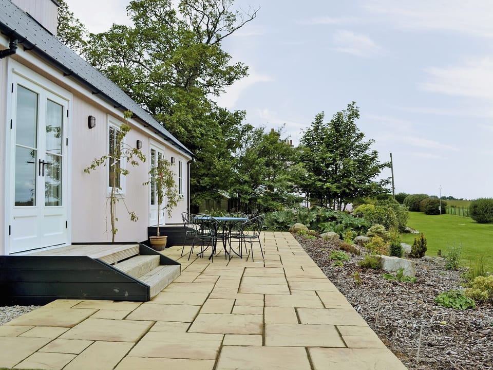 Sitting-out-area | Dunultach Cottage, Clachan near Tarbert