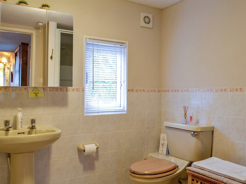 Shower room | Seileachan, Arduaine, by Oban