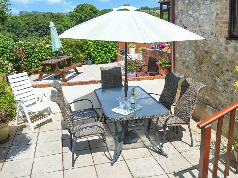 Sitting-out-area | Bergerac Cottage - Coppers Cottages, Lyme Regis