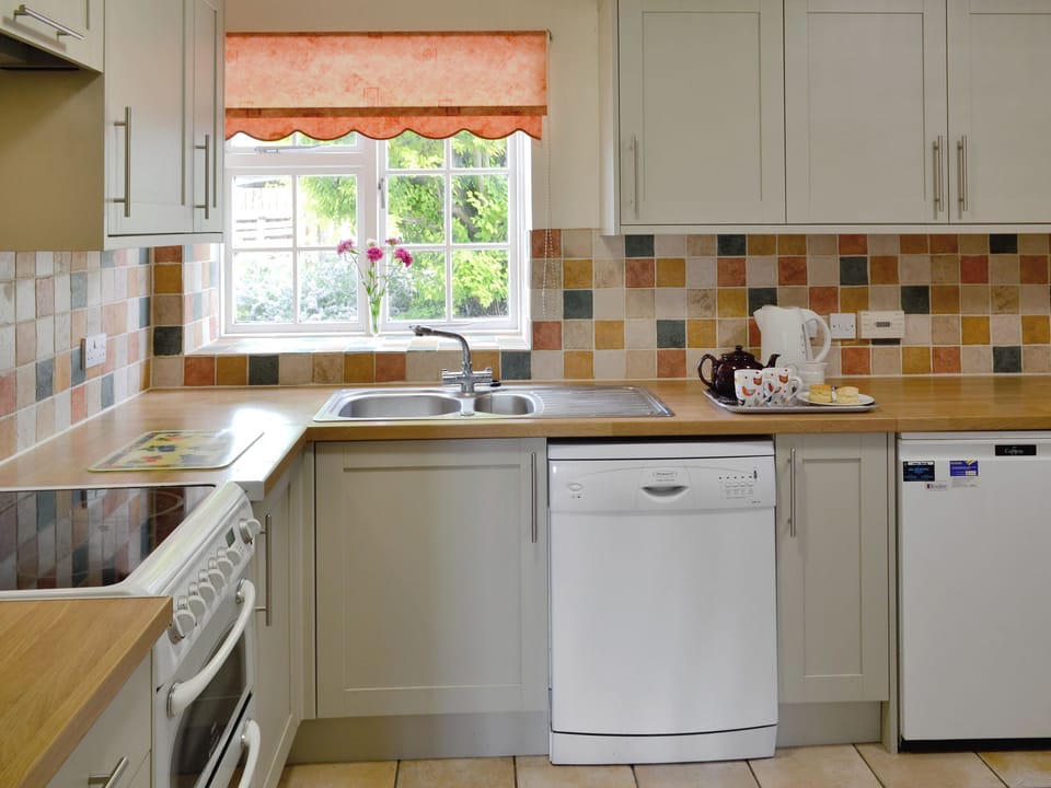 Wll equipped kitchen | Churchill Cottage - Round Chimneys Farm, Glanvilles Wootton, near Sherborne
