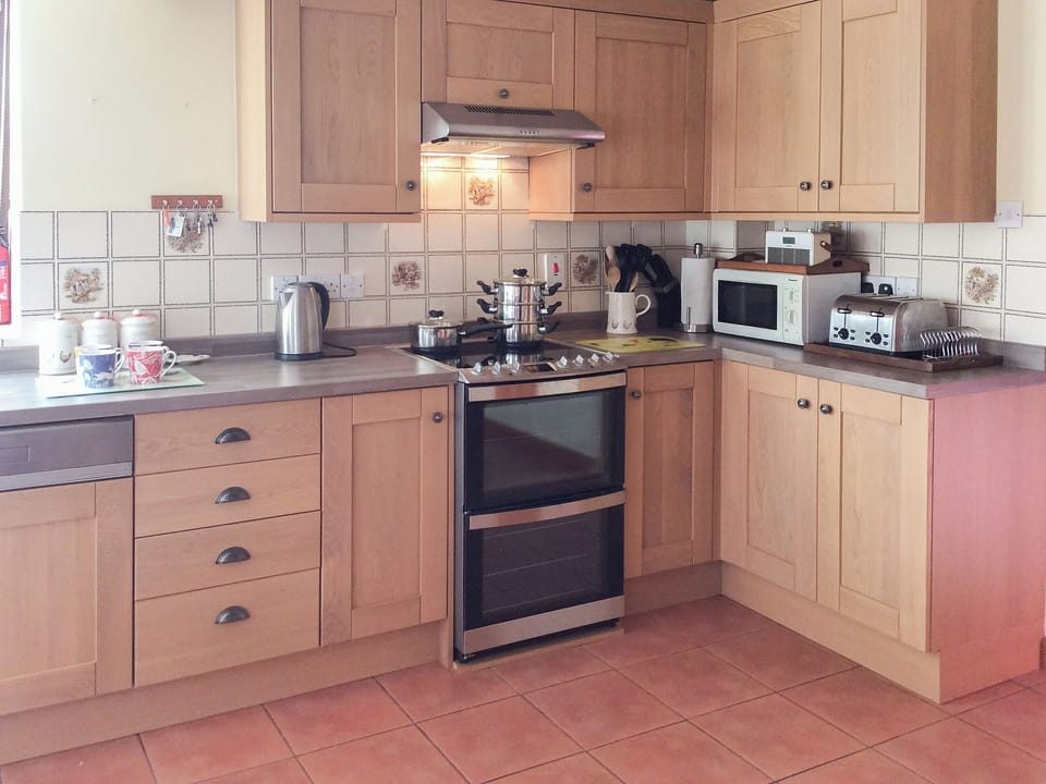 Well-appointed and well-fitted kitchen | The Pump House, Hawkesbury Upton
