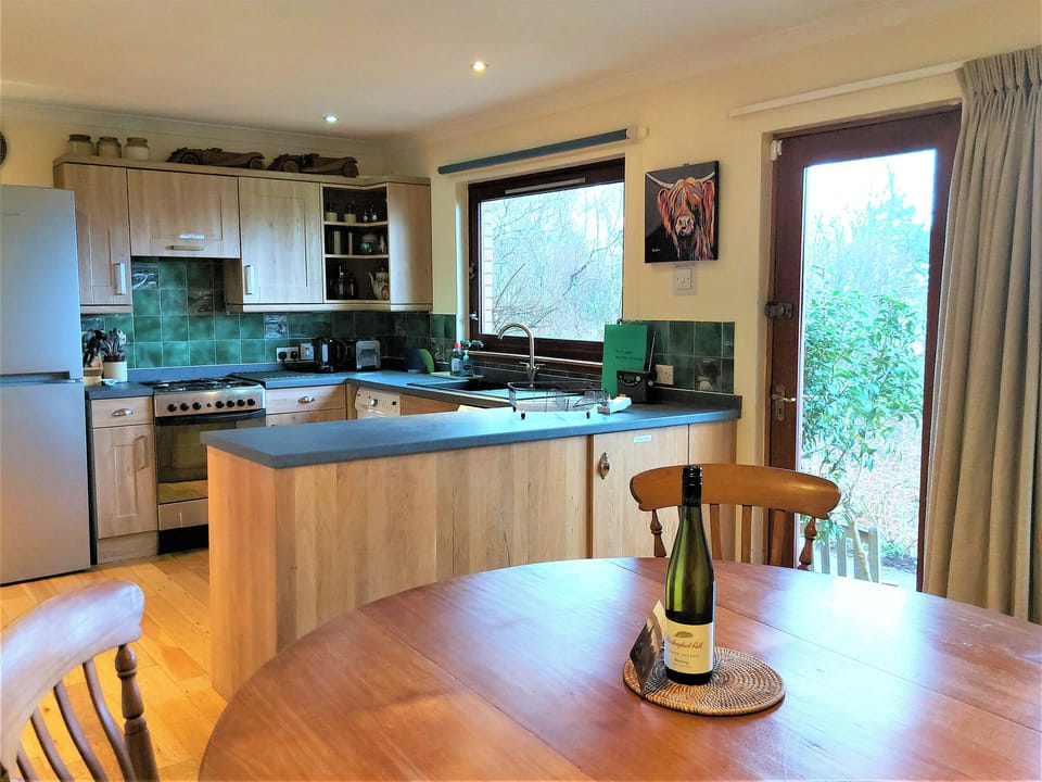 Kitchen/diner | Rosmuire, Shandon, near Helensburgh