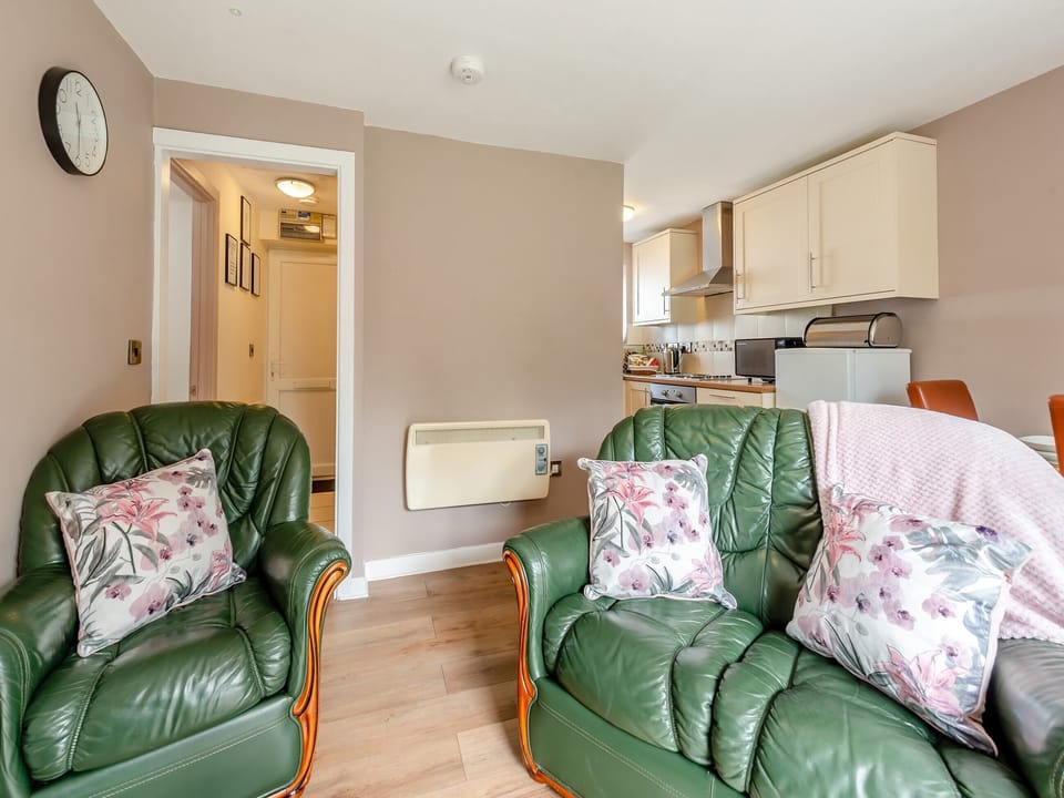 Living room/dining room | Owl Cottage - Maesydderwen Holiday Cottages, Llandeilo