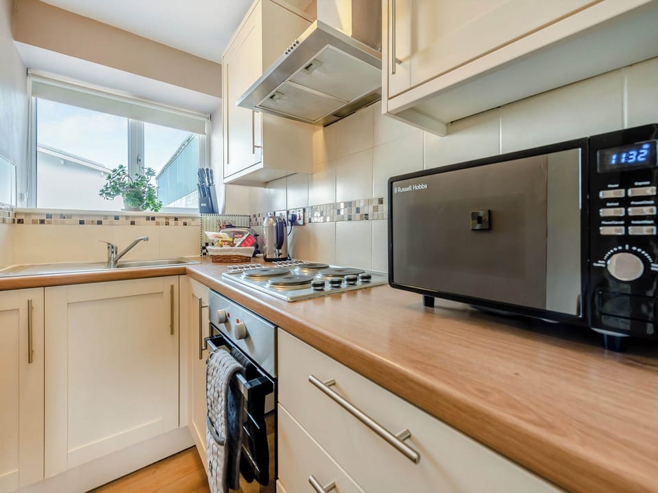 Kitchen | Owl Cottage - Maesydderwen Holiday Cottages, Llandeilo