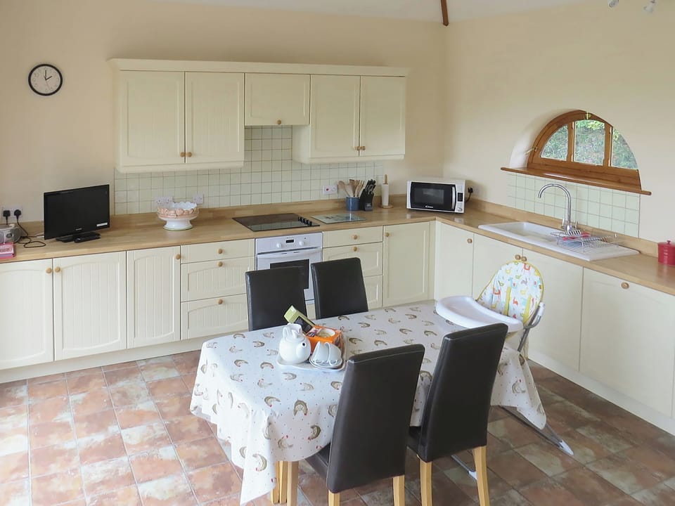 Charming kitchen/diner | The Stables, Thrigby, Great Yarmouth