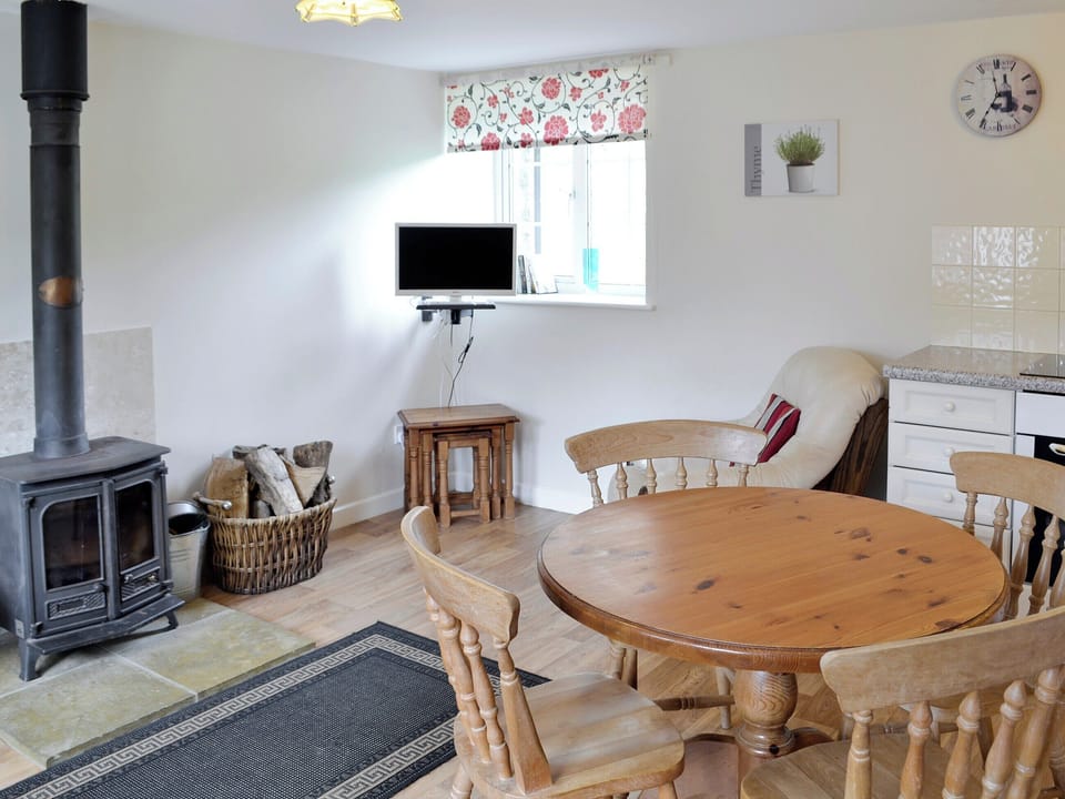 Convenient open-plan design | Dairy Farm Cottages -Bluebell Cottage - Dairy Farm Cottages, Wootton Fitzpaine, near Charmouth