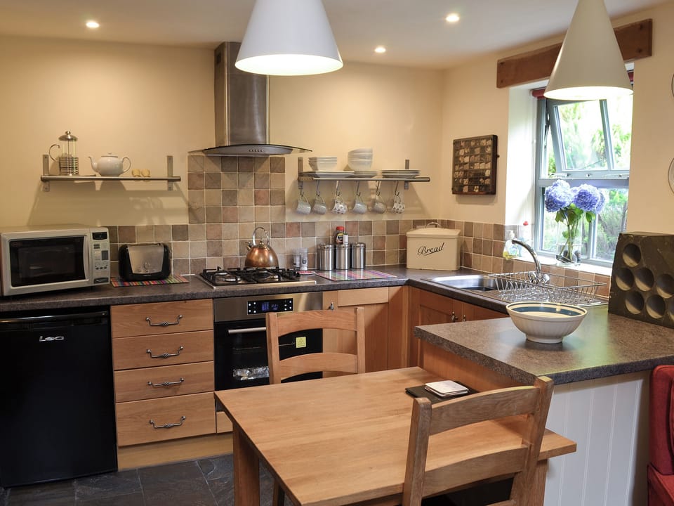 Kitchen and dining area | Cil Y Felin, Beddgelert, near Caernarfon