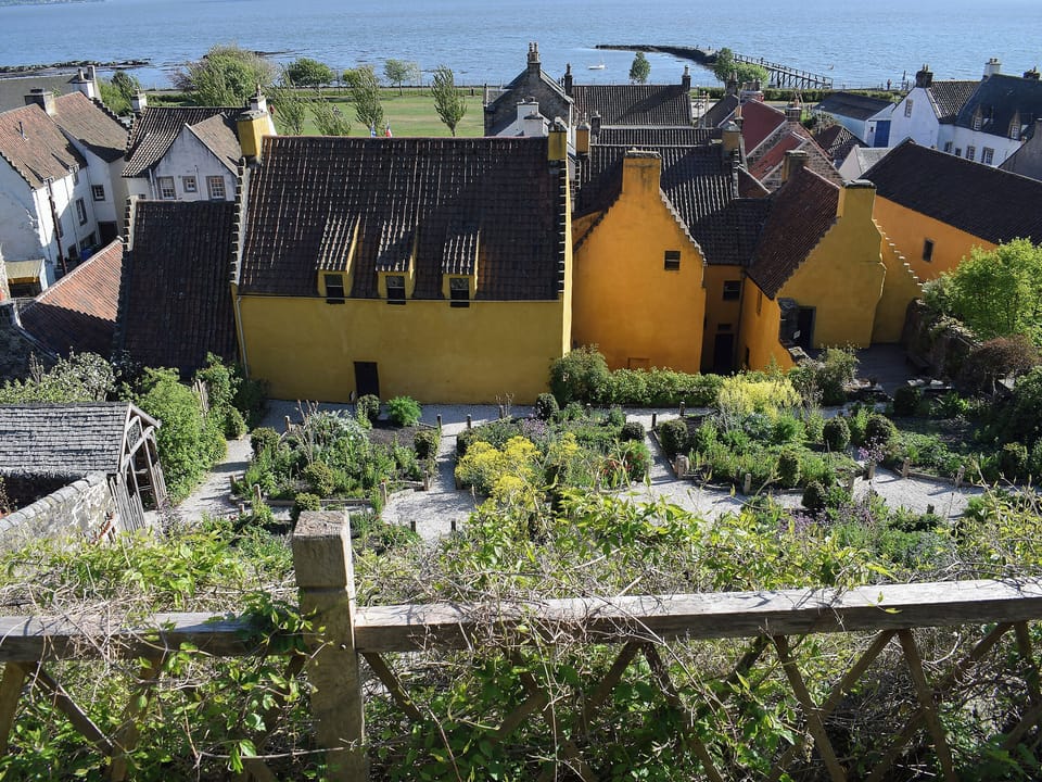 Culross Palace Garden and view over the Firth of Forth | Inzievar, Oakley, near Dunfermline