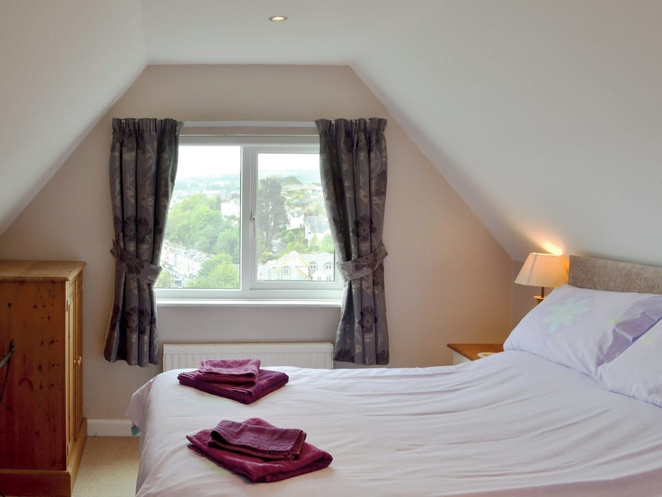 Comfortable double bedroom | Samphire, Brixham