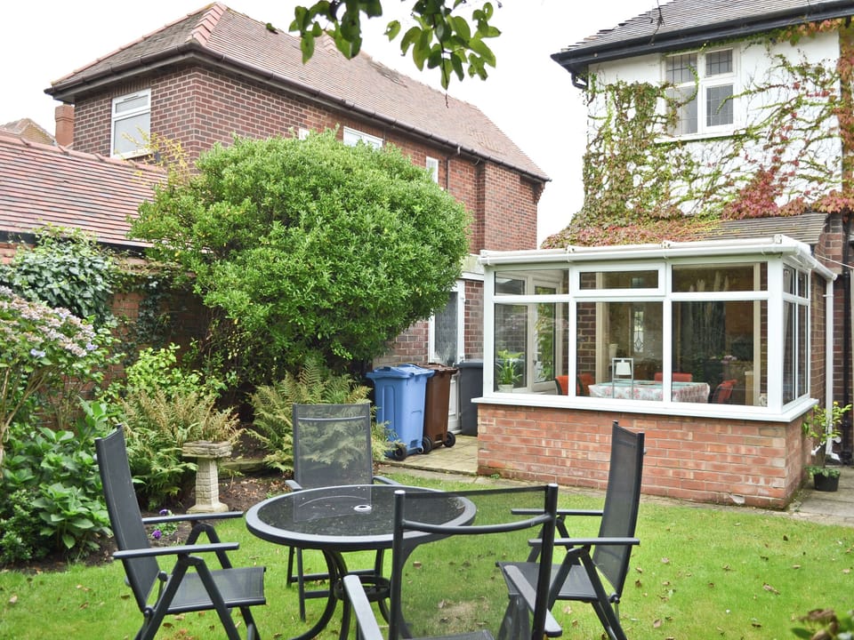 Sitting-out-area | Ivy House, Fairhaven, nr. St Anne&rsquo;s