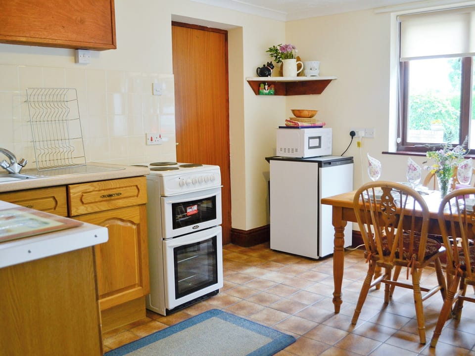 Kitchen/diner | Greenmeadow Bungalow, Llanon, nr. Aberaeron