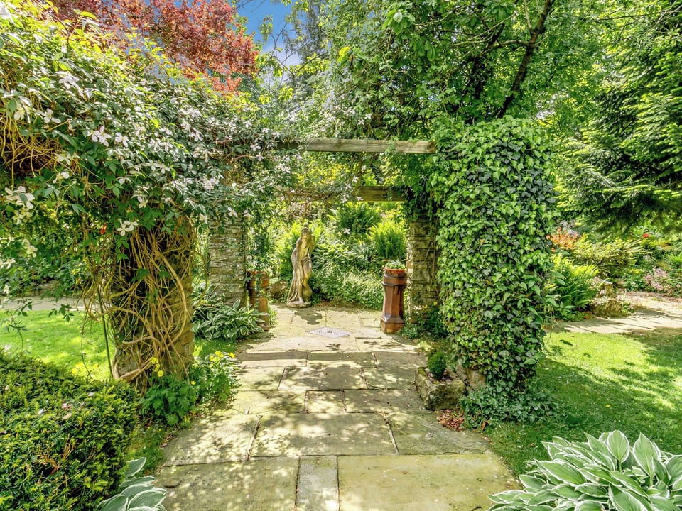 Garden and grounds | Stable Cottage - The Grange, West Burton, near Leyburn