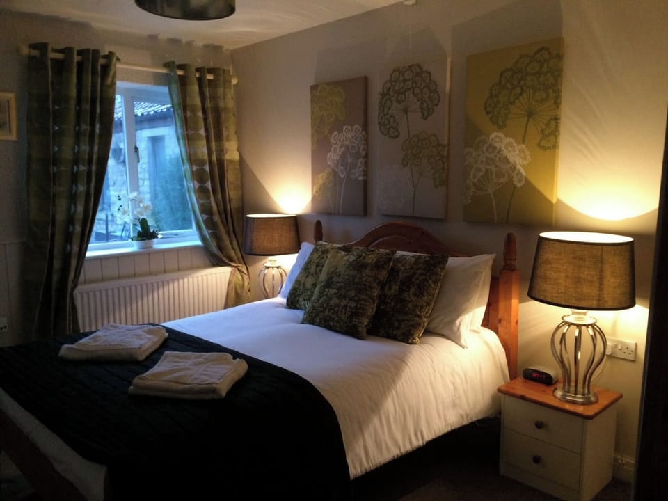 Double bedroom | Sleepy Fox Cottage - Fox and Rabbit Holiday Cottages, Lockton, near Pickering