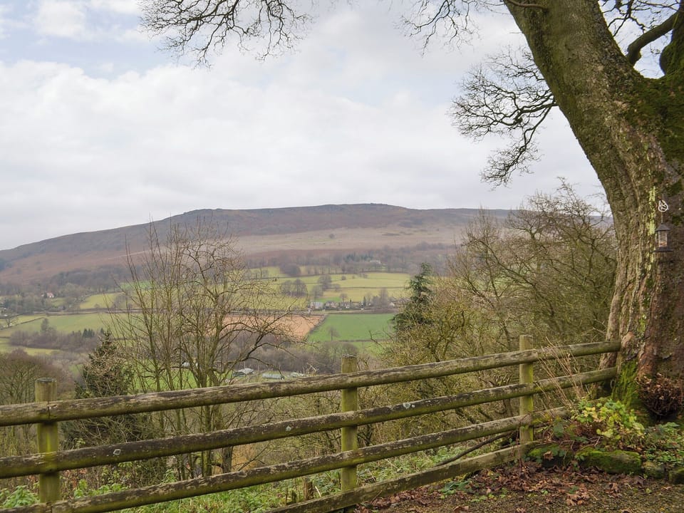 Unspoiled rural views | Ladycroft Barn, Thornhill, Hope Valley