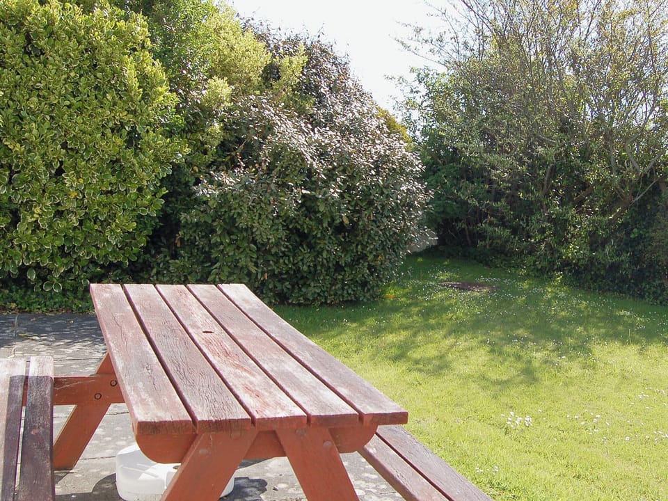 Sitting-out-area | Sea Whispers, Padstow
