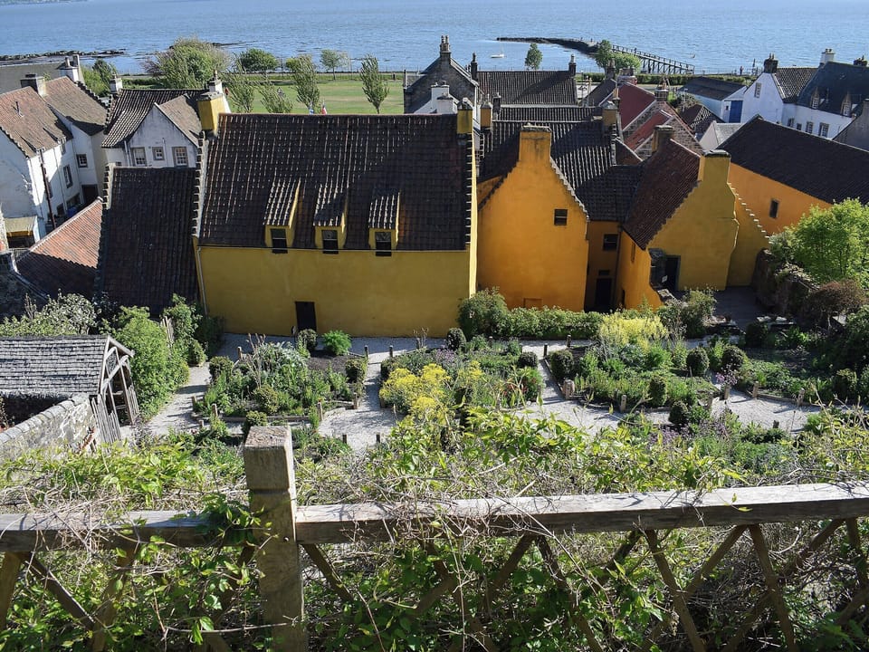 Culross Palace Garden and view over the Firth of Forth | Inzievar, Oakley, near Dunfermline