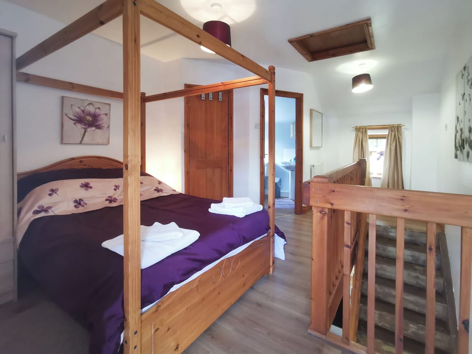 Four Poster bedroom | Harbut Law Holiday Cottages - The Calf Shed, Alston