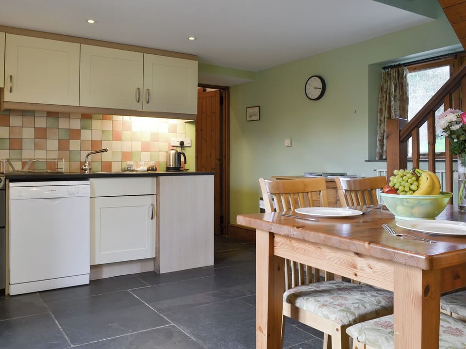 Light and airy dining space | Aunt Nell&rsquo;s Cottage - Spekes Valley Holidays, Hartland