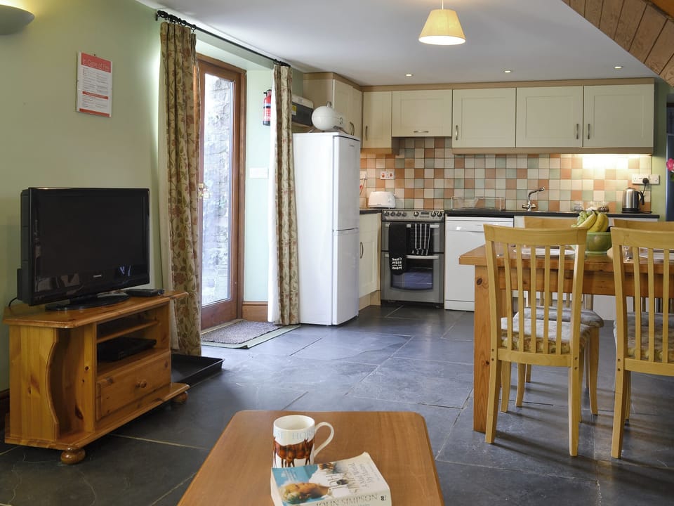 Convenient open-plan design | Aunt Nell&rsquo;s Cottage - Spekes Valley Holidays, Hartland