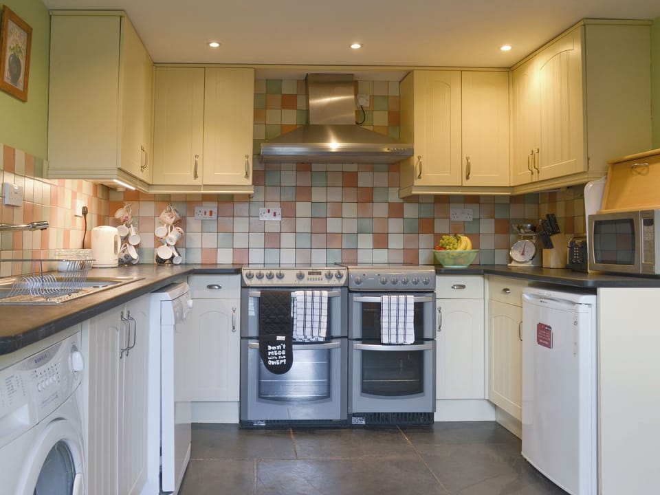 Fully appointed fitted kitchen | Speke&rsquo;s Retreat - Spekes Valley Holidays, Hartland