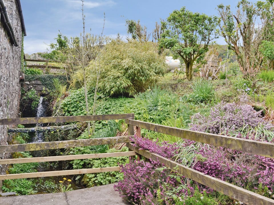Sitting-out-area | The Hen Hoose, Nether Barr, nr. Newton Stewart