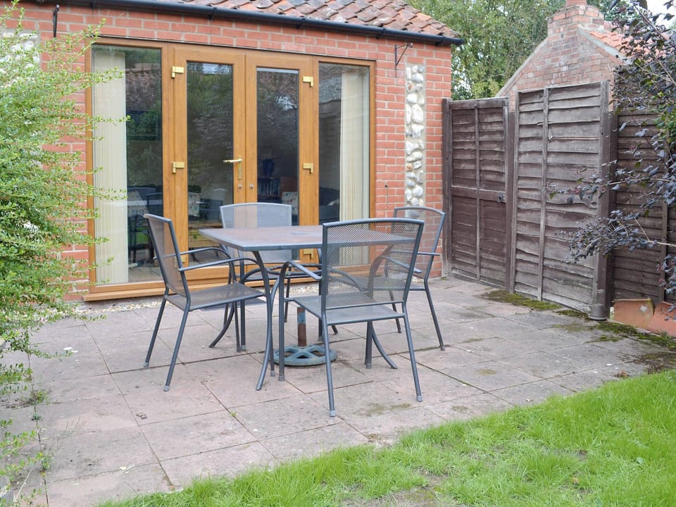 Patio area with outdoor furniture | Tanglewood - Thorpewood Cottages, Thorpe Market
