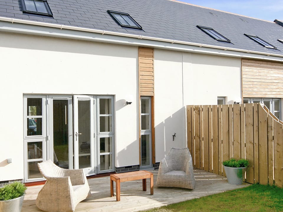 Sitting-out-area | Villa 23, St Merryn, nr. Padstow
